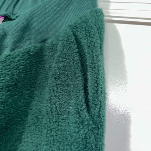 Adore Me Forest Green Fleece Hoodie and sweat pants
Size M - Picture 2 of 6